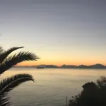In Con Accesso Al Mare, Vista Mozzafiato *