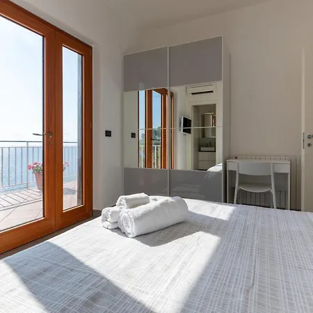 In Con Accesso Al Mare, Vista Mozzafiato Apartment *