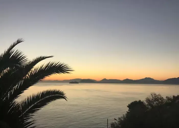 In Con Accesso Al Mare, Vista Mozzafiato *